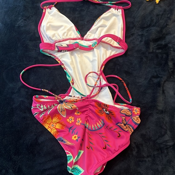 NEVER WORN Venus one-piece string halter with cut out details (size M) - Picture 2 of 4